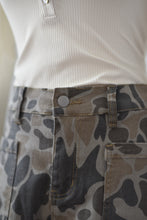 Load image into Gallery viewer, Backwoods Barrel Jeans
